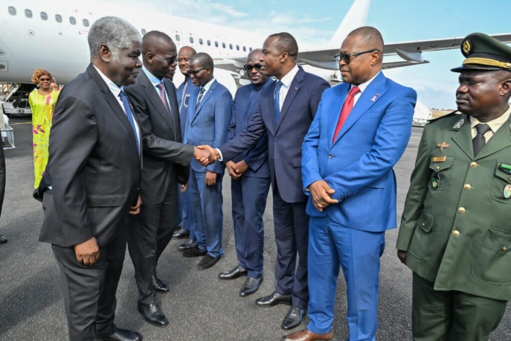 El primer ministro senegalés, Ahmadou Al Aminou Lô, visita Abiyán